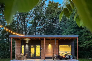 Badash Tiny Village - Tiny Houses with Heated Pool & BBQ